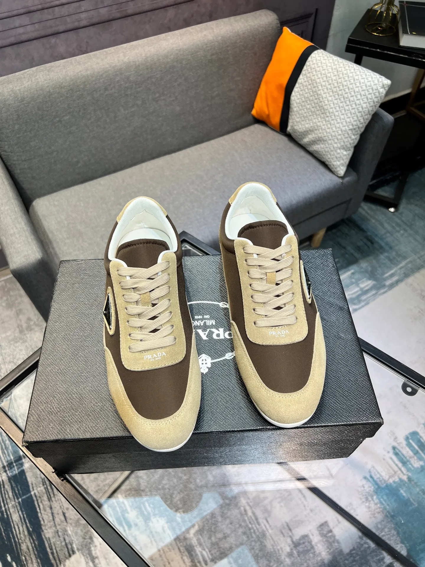 Men's shoes 💰440 PRADA (Prada) uses original cow suede, genuine leather lining, original foam wear-resistant soft outsole, casual sports version, young fashion, European and American trend, British style, actual picture color. Standard code: Men’s size 38/44 (45 can be customized)